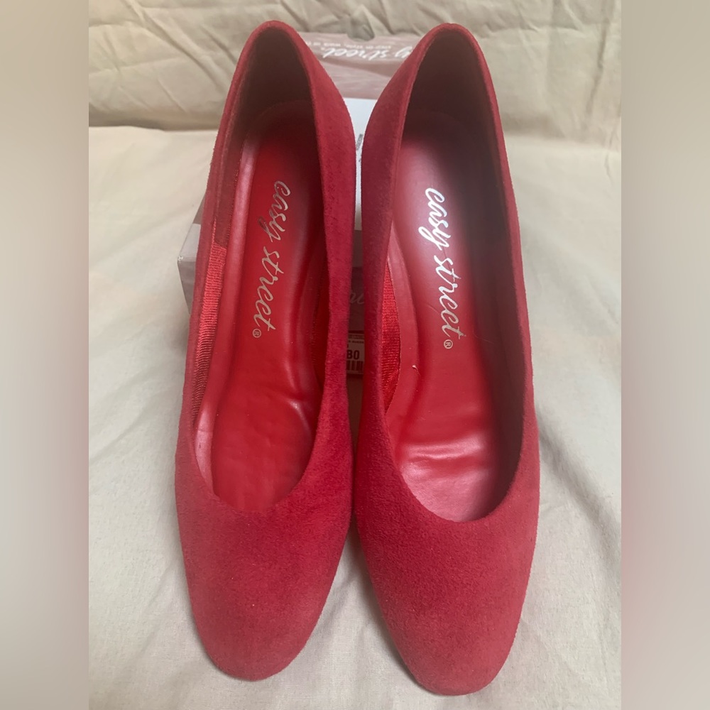 Easy Street Suede Pumps 7 N